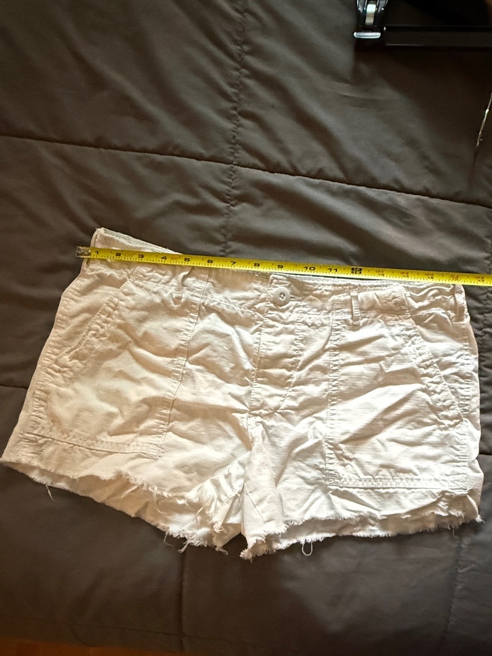American Eagle White Frayed Hem Casual Shorts 6